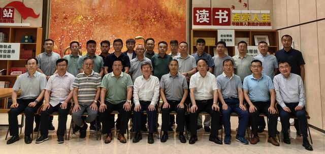 调整大小 座谈会合影.jpg