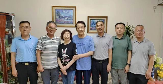 调整大小 拜访李道生副校长.jpg