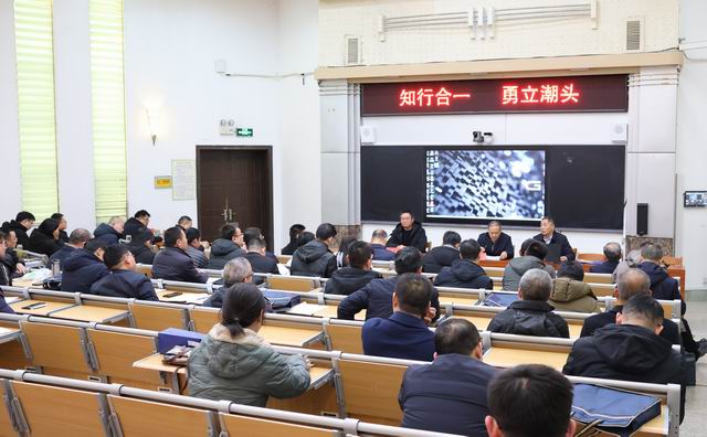 调整大小 滕州一中校长赵维浩作表态发言.JPG