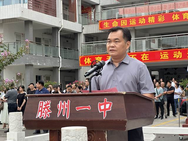 调整大小 宣读获奖名单.jpg