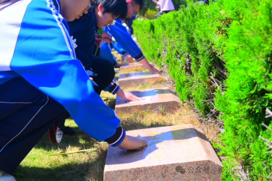 缅怀先烈革命精神335.png