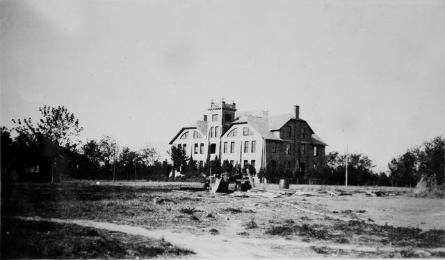 调整大小 4、远眺弘道院大楼.jpg