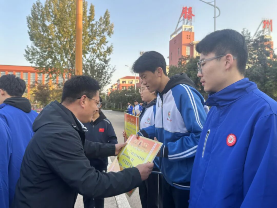 滕州一中举行“运动燃激情 奋斗正当时”体育运动主题升旗仪式713.png