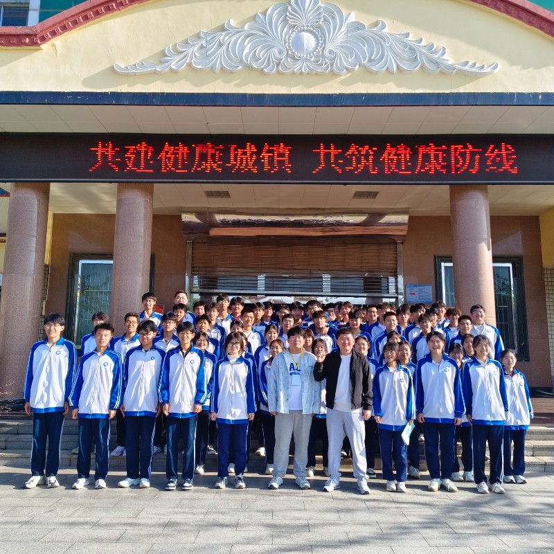 升旗结束留念.jpg
