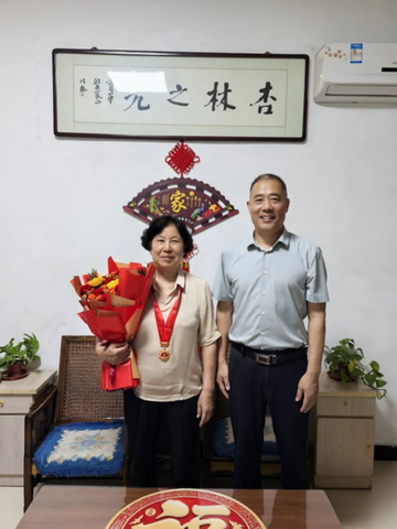 调整大小 滕州一中党委走访慰问556.png