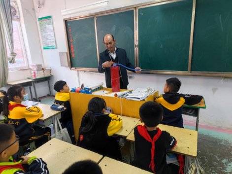 北辛街道中心小学举行“消防知识进课堂”活动2