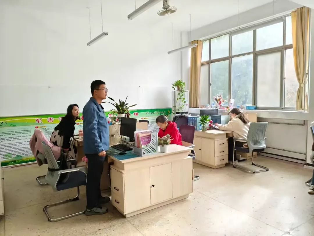 简篇-室雅人和，净心育人———滕州市至善学校开展文明办公室评选活动