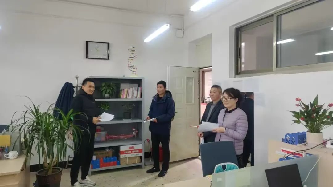 简篇-室雅人和，净心育人———滕州市至善学校开展文明办公室评选活动
