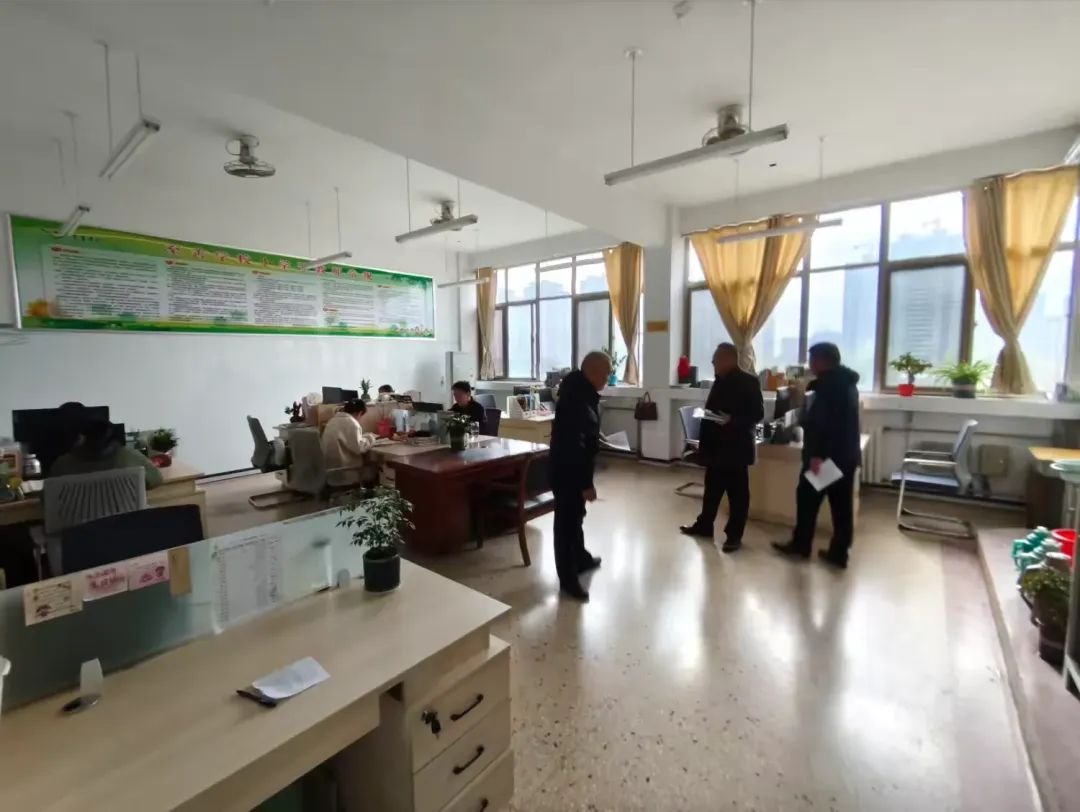 简篇-室雅人和，净心育人———滕州市至善学校开展文明办公室评选活动