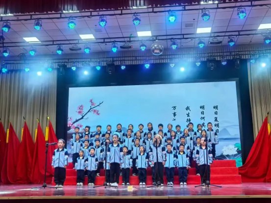 简篇-童绘中国红 声颂家国情——滕州市至善学校小学部举行经典诵读展演暨国庆假期实践活动颁奖仪式