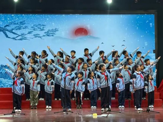 简篇-童绘中国红 声颂家国情——滕州市至善学校小学部举行经典诵读展演暨国庆假期实践活动颁奖仪式