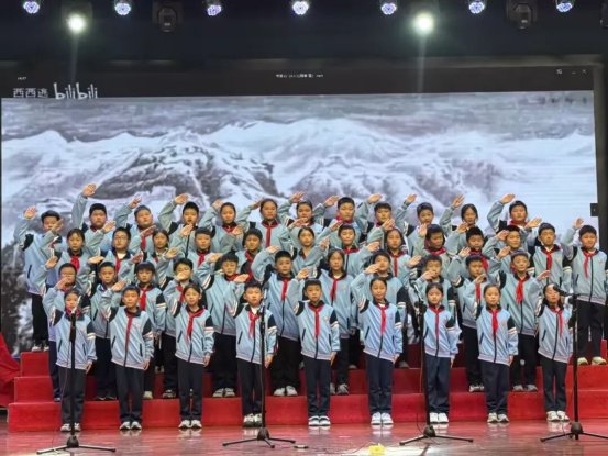 简篇-童绘中国红 声颂家国情——滕州市至善学校小学部举行经典诵读展演暨国庆假期实践活动颁奖仪式