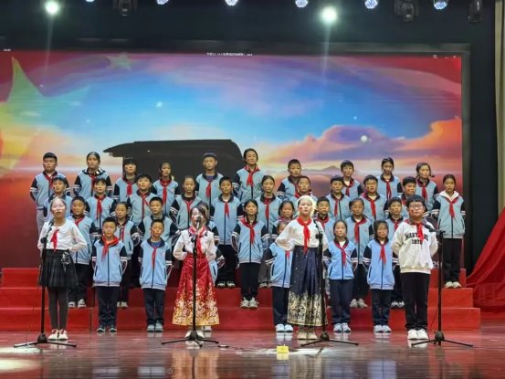 简篇-童绘中国红 声颂家国情——滕州市至善学校小学部举行经典诵读展演暨国庆假期实践活动颁奖仪式
