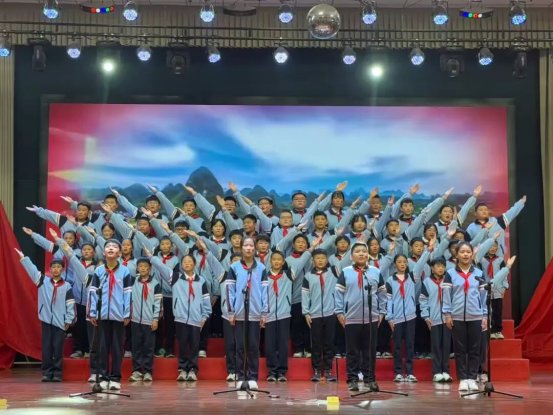 简篇-童绘中国红 声颂家国情——滕州市至善学校小学部举行经典诵读展演暨国庆假期实践活动颁奖仪式