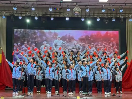 简篇-童绘中国红 声颂家国情——滕州市至善学校小学部举行经典诵读展演暨国庆假期实践活动颁奖仪式