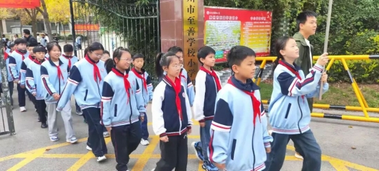简篇-红领巾志愿行 ﻿至善学校小学部少先队员劳动实践活动