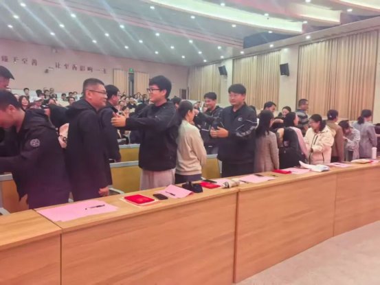 简篇-青蓝同盛 匠心传承——至善学校第八届“青蓝同盛”工程暨青年教师拜师结对活动纪实