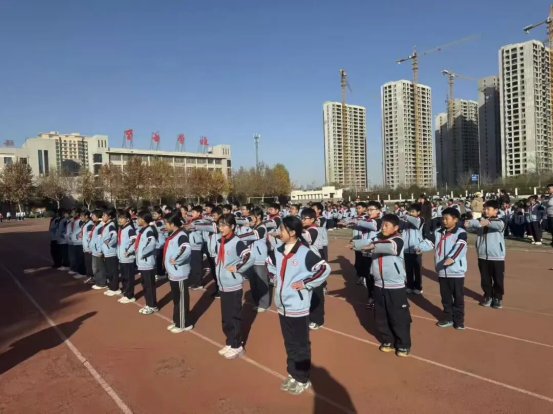 简篇-至善少年展英姿 步履铿锵绽风采 ——至善学校小学部队列队形展评活动