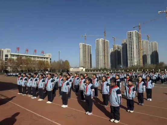 简篇-至善少年展英姿 步履铿锵绽风采 ——至善学校小学部队列队形展评活动