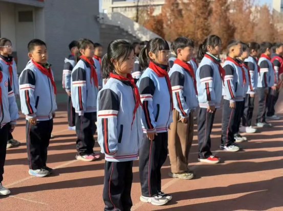 简篇-至善少年展英姿 步履铿锵绽风采 ——至善学校小学部队列队形展评活动