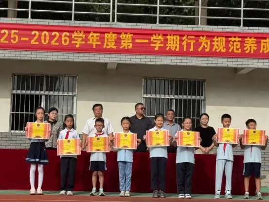 简篇-规范筑根基 “四善”育品格——滕州市至善学校小学部2025-2026学年度第一学期行为规范养成月启动仪式