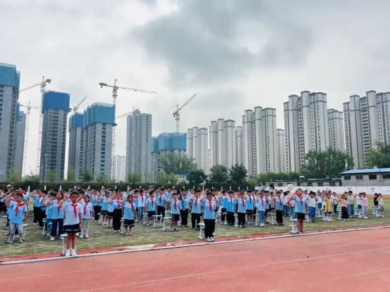 简篇-规范筑根基 “四善”育品格——滕州市至善学校小学部2025-2026学年度第一学期行为规范养成月启动仪式