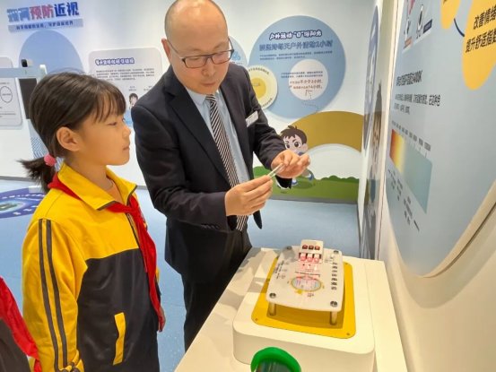 a384087aef0bf16ebd53563a12190da1f41dcda8