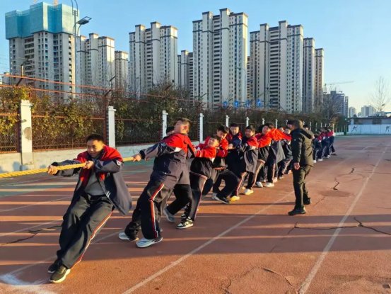 简篇-推动“六声”教育,共创活力校园 至善学校“庆元旦 迎新春”暨体育艺术节七年级拔河比赛