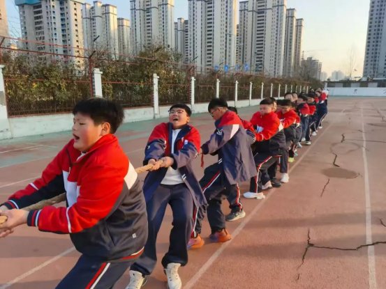 简篇-推动“六声”教育,共创活力校园 至善学校“庆元旦 迎新春”暨体育艺术节七年级拔河比赛