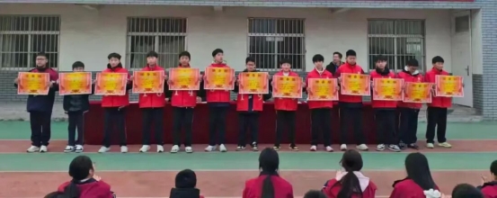 简篇-推动“六声”教育,共创活力校园 至善学校“庆元旦 迎新春”暨体育艺术节七年级拔河比赛