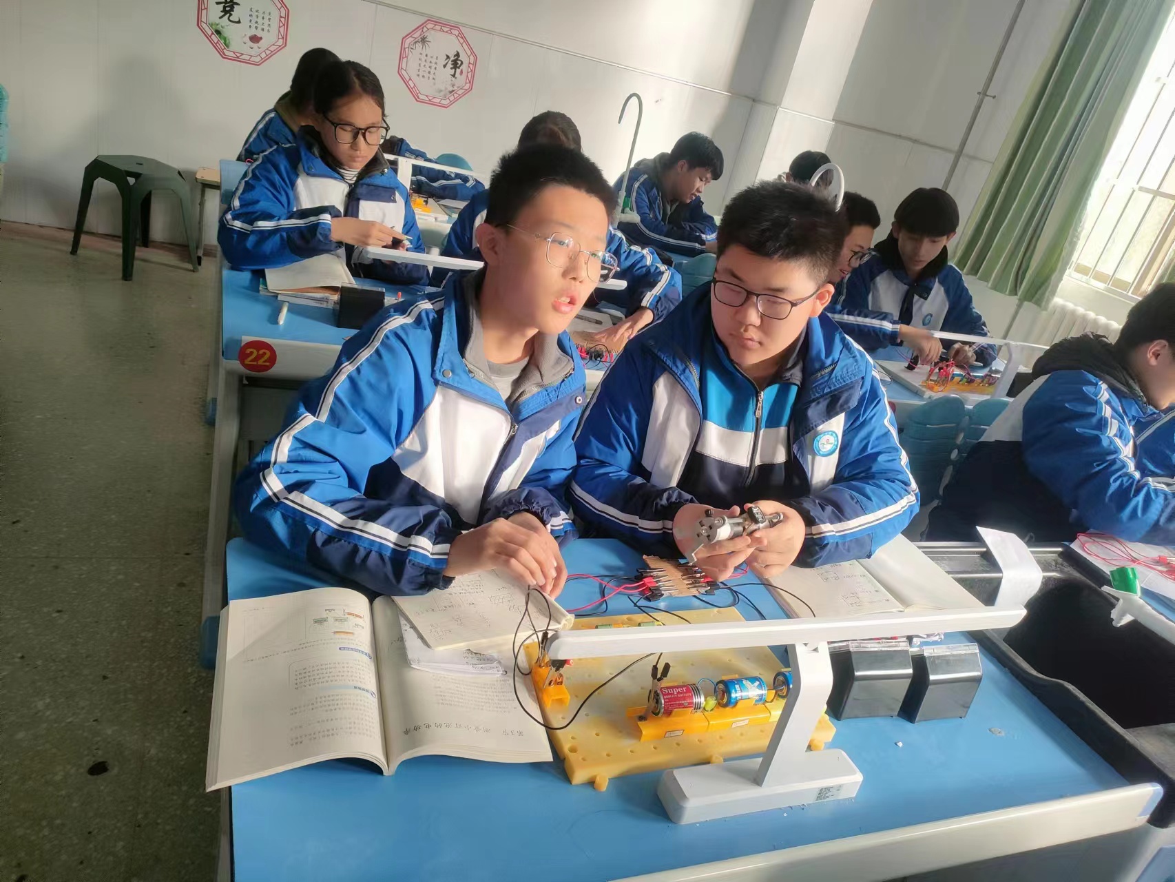 滕南中学丰富多彩的实验课教学 - 荆河街道滕南中学