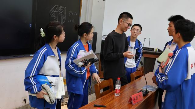 自强成就卓越，青春筑梦强国 - 山东省滕州市第一中学