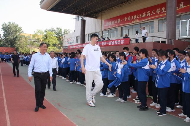 亚运冠军回母校 传经送宝进课堂 - 山东省滕州市第一中学