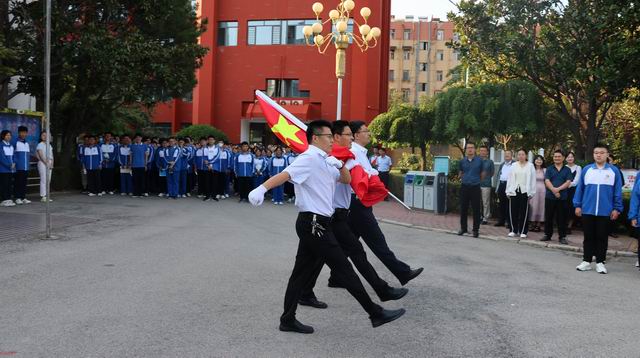 西校区举行新学年开学典礼暨学生行为规范养成月启动仪式 - 山东省滕州市第一中学