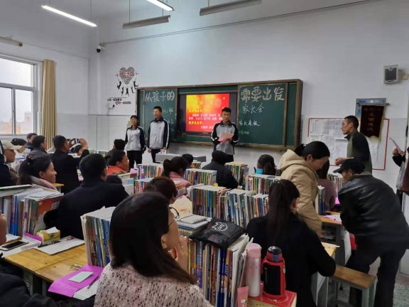 C:UserszcwDesktop2019级家长会微信图片_20191125115803.jpg
