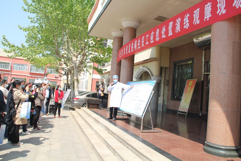 6滕州市中心人民医院医务部副主任孙卓皓讲解入院诊疗处置流程.JPG